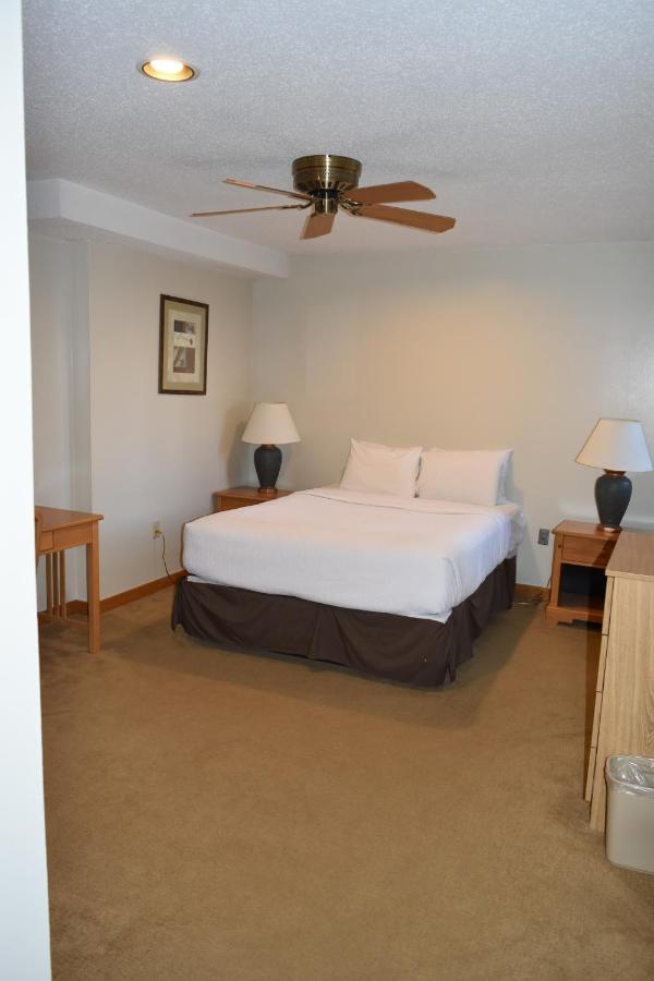 Heartwood Conference Center & Retreat Hotel Webb Lake Buitenkant foto